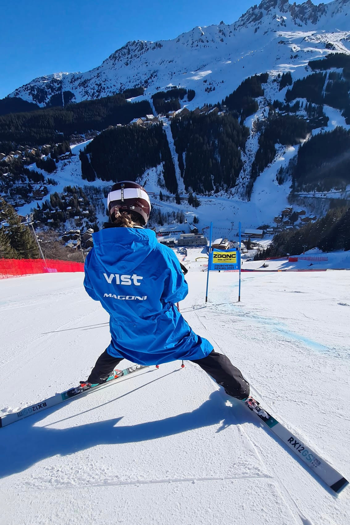 Woman-Ski-Racer-Rain-Coat-Meribel