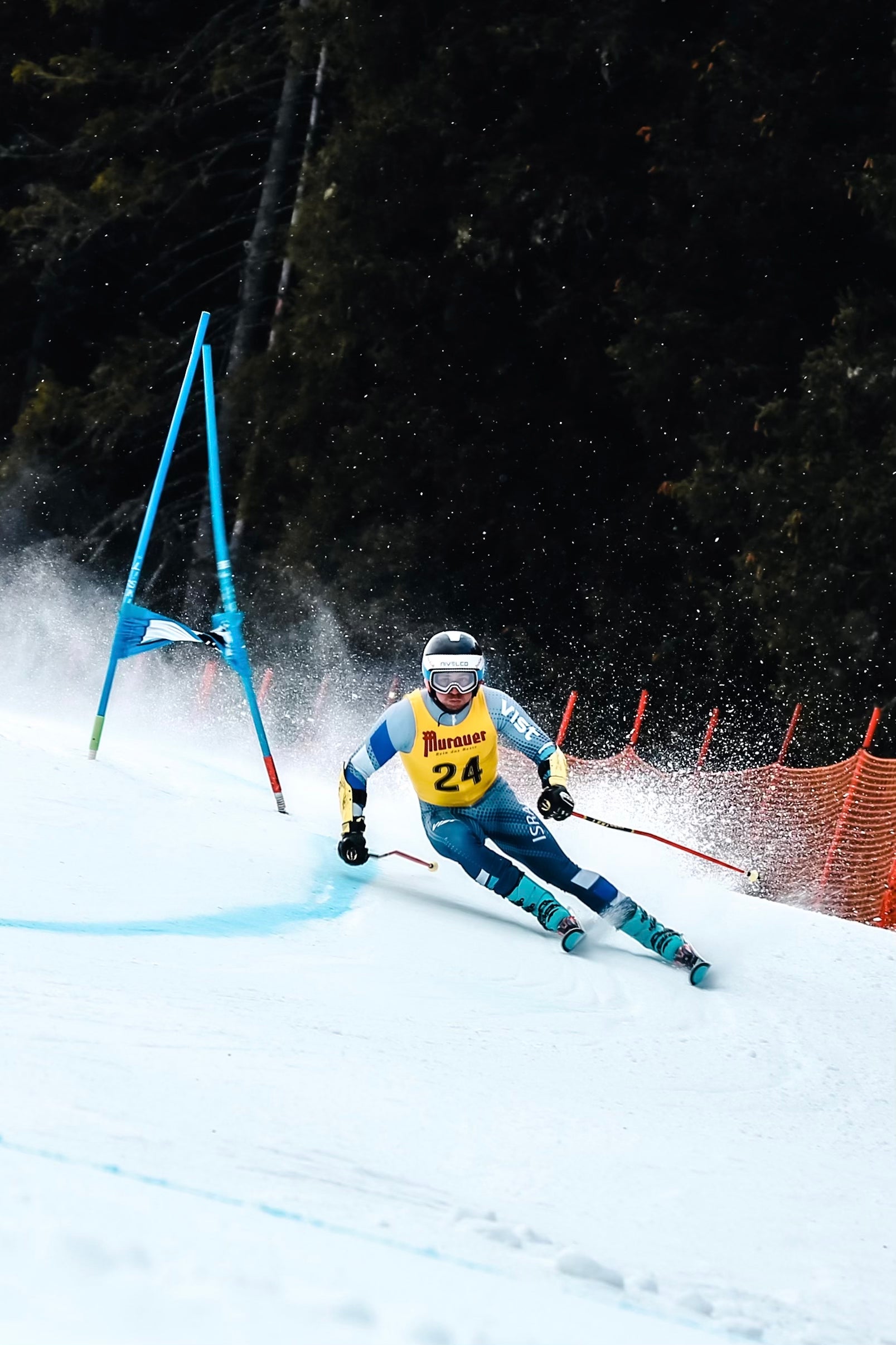 Carving-Turn-Ski-Race-World-Cup